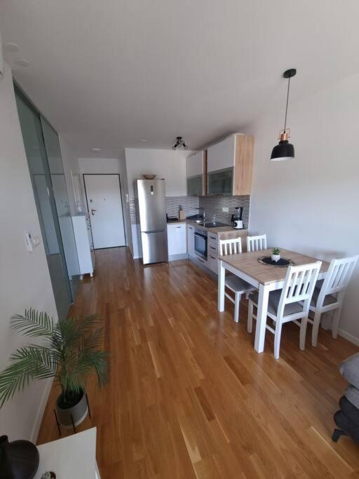 Apartment With Seaview + Private Garage Parking Split Exteriör bild